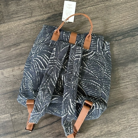 Lu & Elle Paradise Palm Backpack - Picture 4 of 11